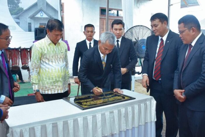 Bupati Bersama Wabup Ketapang Resmikan Gereja HKBP Sola Gratia
