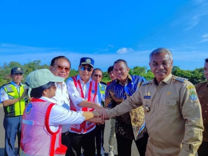 Bupati Ketapang Sambut Menhub di Bandara Rahadi Oesman
