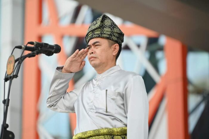 Asisten I Setda Ketapang Inspektur Upacara Peringatan Hari Pendidikan