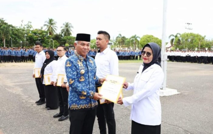 Bupati dan Wabup Ketapang Serahkan SK PPPK