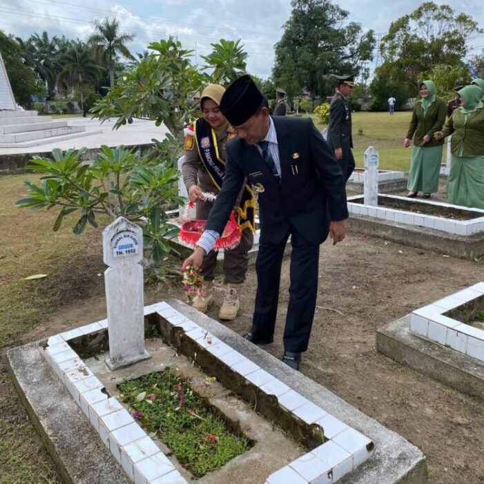 Wabup Ziarah ke Makam Pahlawan