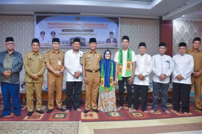 Wabup Lepas 244 Calon Jemaah Haji Ketapang
