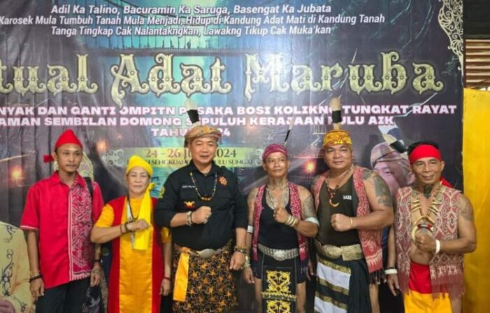 Sekda Hadiri Ritual Adat Meruba di Desa Benua Kerio Hulu Sungai