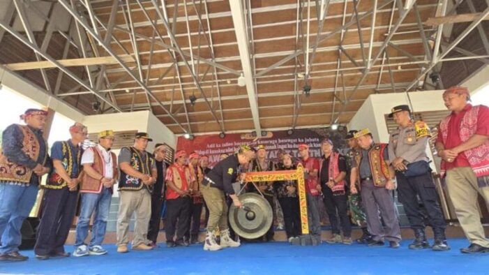 Sekda Buka Gawai Nyapat Tahun XIII Simpang Hulu