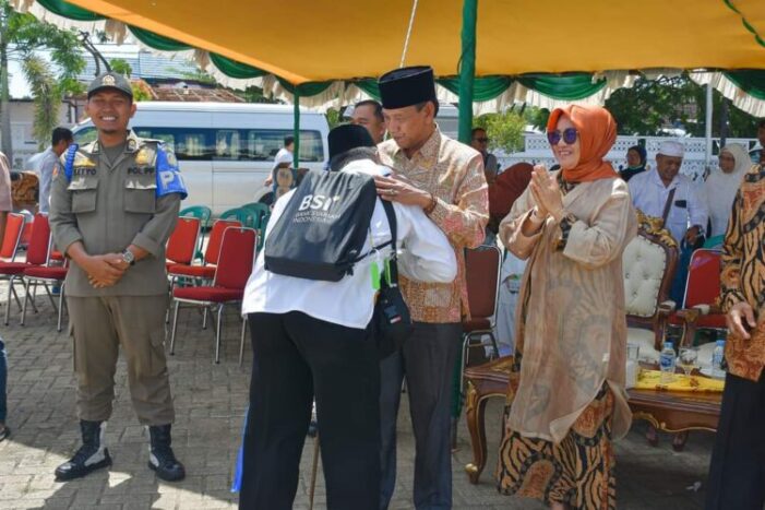 Wabup Ketapang Sambut Kedatangan Jemaah Haji Ketapang