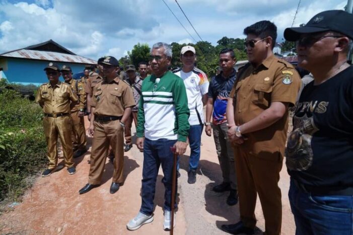 Bupati Tinjau Jalan Program CSR di Jelai Hulu 