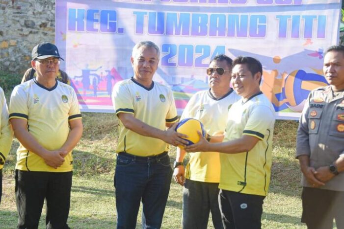 Bupati Buka Kompetisi Bola Voly Kota Juang Tumbang Titi