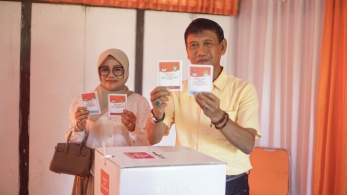 Wabup Nyoblos di TPS 01 Kelurahan Banjar