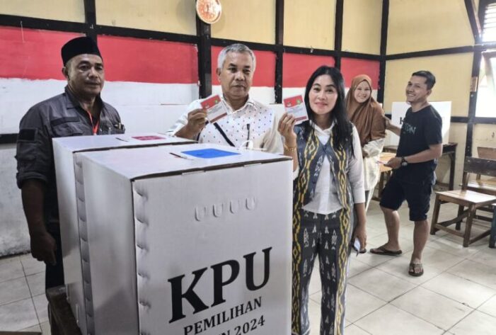 Bupati Nyoblos di TPS 012