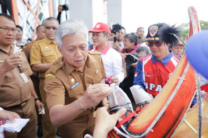 Pemkab Ketapang Terima Arak-Arakan Naga dan Barongsai