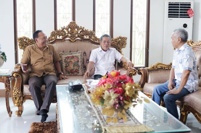 Wabup Silaturahmi Ke Kediaman Mantan Bupati