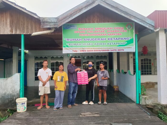 Agenda Rutin Bulan Ramadan, AJK Bagikan Ratusan Paket Takjil Gratis 