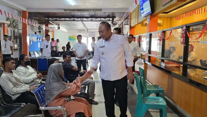 Bupati Ketapang Tinjau Pelayanan Publik Di Kantor Dinas Kependudukan dan Catatan Sipil