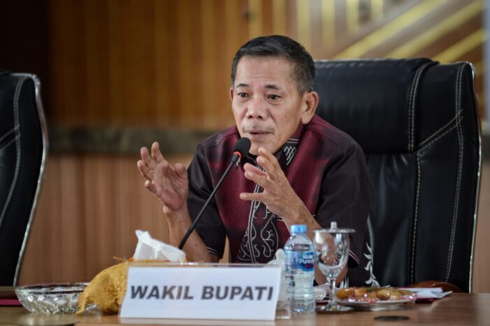 Wabup Ketapang Pimpin Rakoor Perbaikan Jalan Pelang-Kepuluk