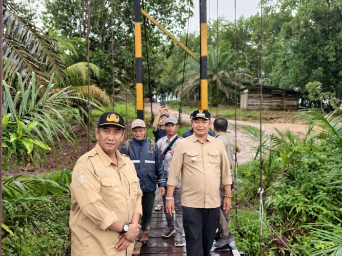Bupati Kunjungi Desa Kemuning dan Desa Terusan di Manis Mata