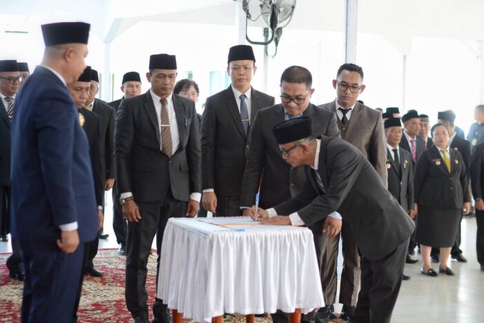 Bupati Lantik 12 Pejabat Manajerial Pemkab Ketapang