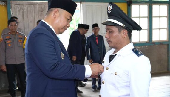 Bupati Ketapang Lantik Kepala Desa Asam Jelai