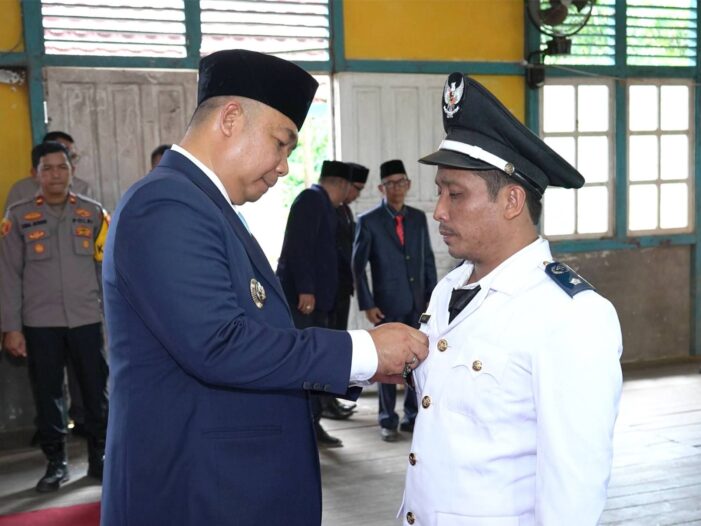 Bupati Ketapang Lantik Kepala Desa Asam Jelai