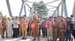 Bupati Ketapang Resmikan Jembatan KARAB, Akses Warga Lancar