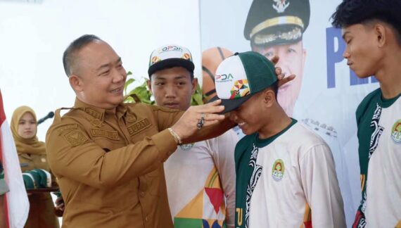 Bupati Ketapang Melepas Kontingen Pekan Olahraga Pelajar Daerah (POPDA)