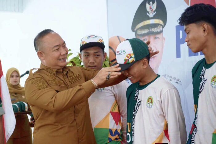 Bupati Ketapang Melepas Kontingen Pekan Olahraga Pelajar Daerah (POPDA)