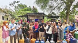 Bupati dan Dandim 1203 Ketapang Salurkan Air Siap Minum untuk Warga Terdampak Kekeringan