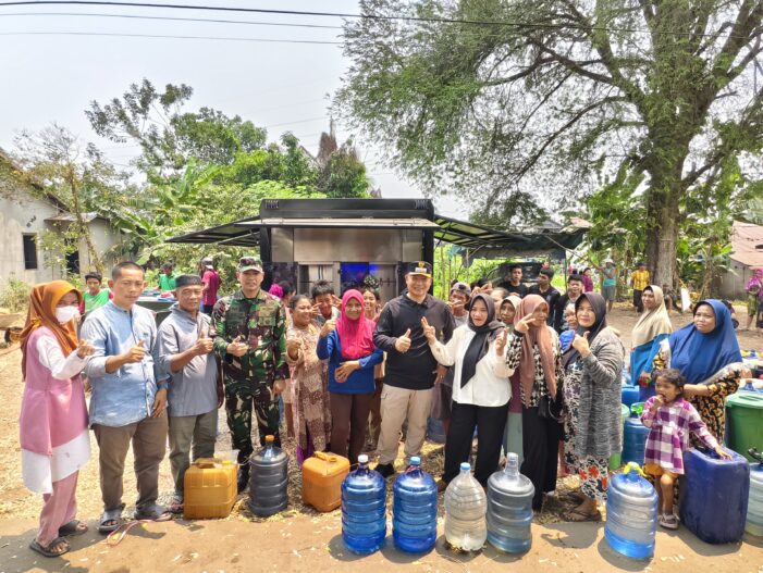 Bupati dan Dandim 1203 Ketapang Salurkan Air Siap Minum untuk Warga Terdampak Kekeringan