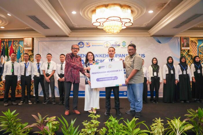 Kawasan Industri Pulau Penebang Dukung Peningkatan SDM Kayong Utara melalui Beasiswa S1